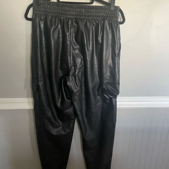 Abercrombie & Fitch Faux Leather Cargo Pants Black Women's Size Medium - Picture 10 of 12